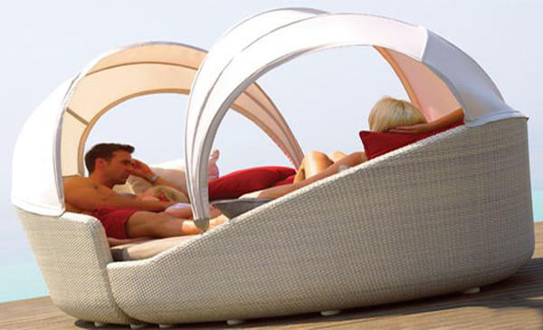 Outdoor Wicker Canopy Bed - Brownie