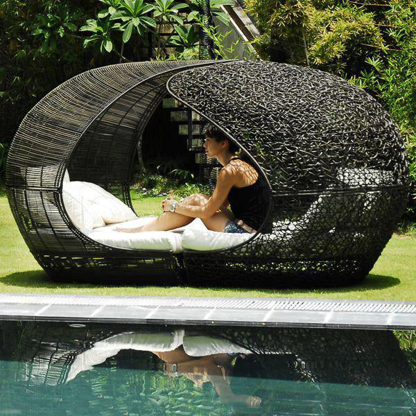 Outdoor Wicker Canopy Bed - Auckland