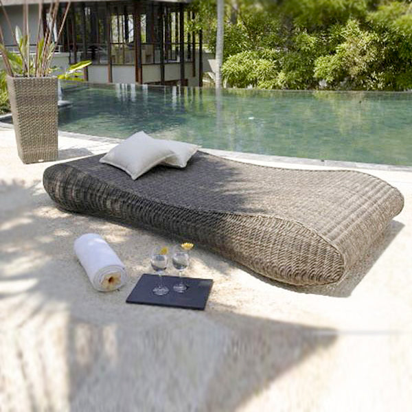 Outdoor Wicker Day Bed - Roller