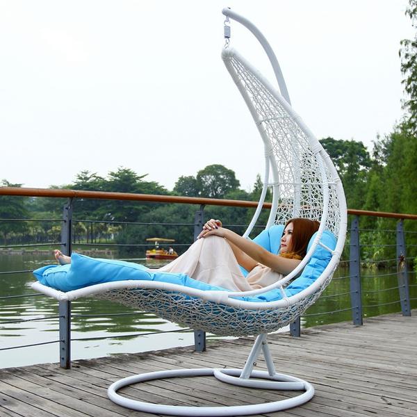 Outdoor Wicker Swing - Petals