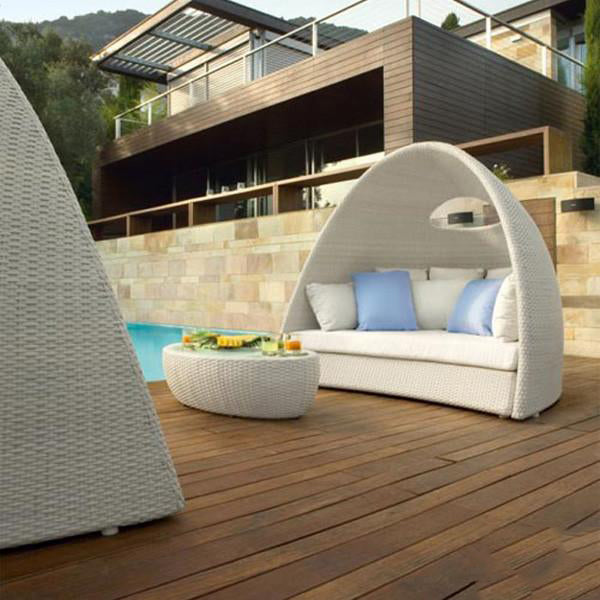 Outdoor Wicker Canopy Bed - Luxury